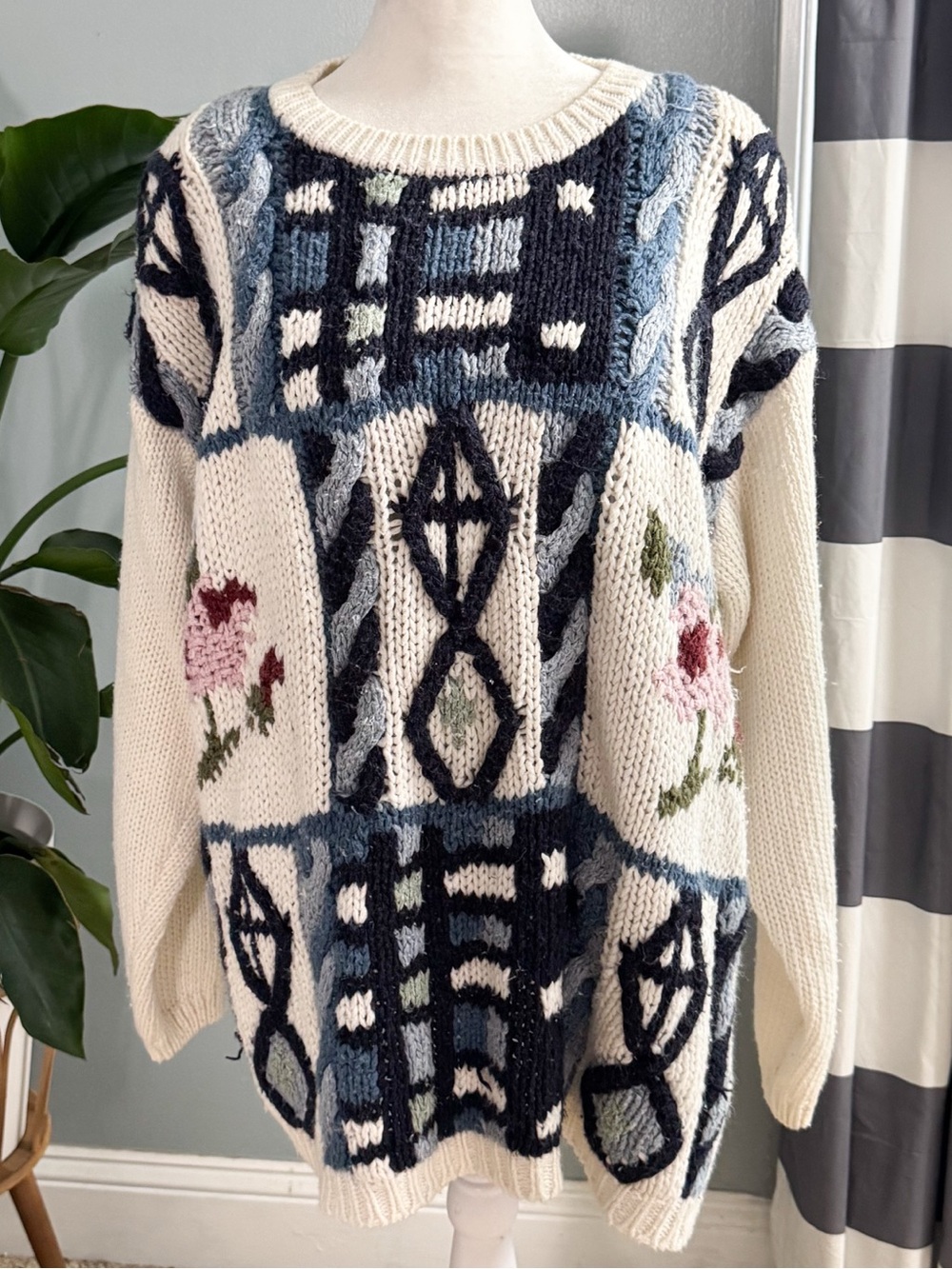 Vintage Huntington Ridge Hand-Knit Sweater with Floral & Geometric Pattern - XL - Picture 2 of 9